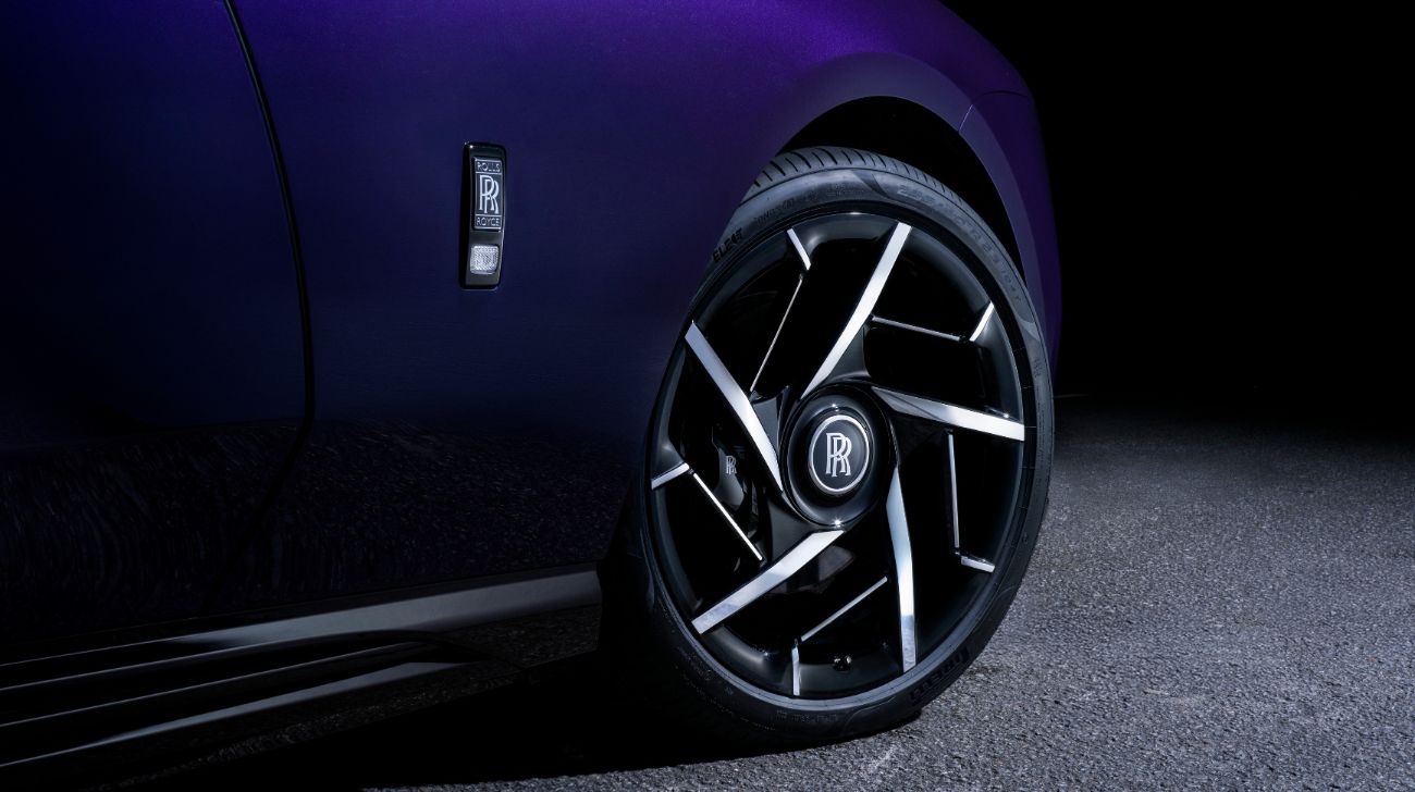 1739960291-rolls Royce Unveils The Black Badge Spectre 23 Inch 